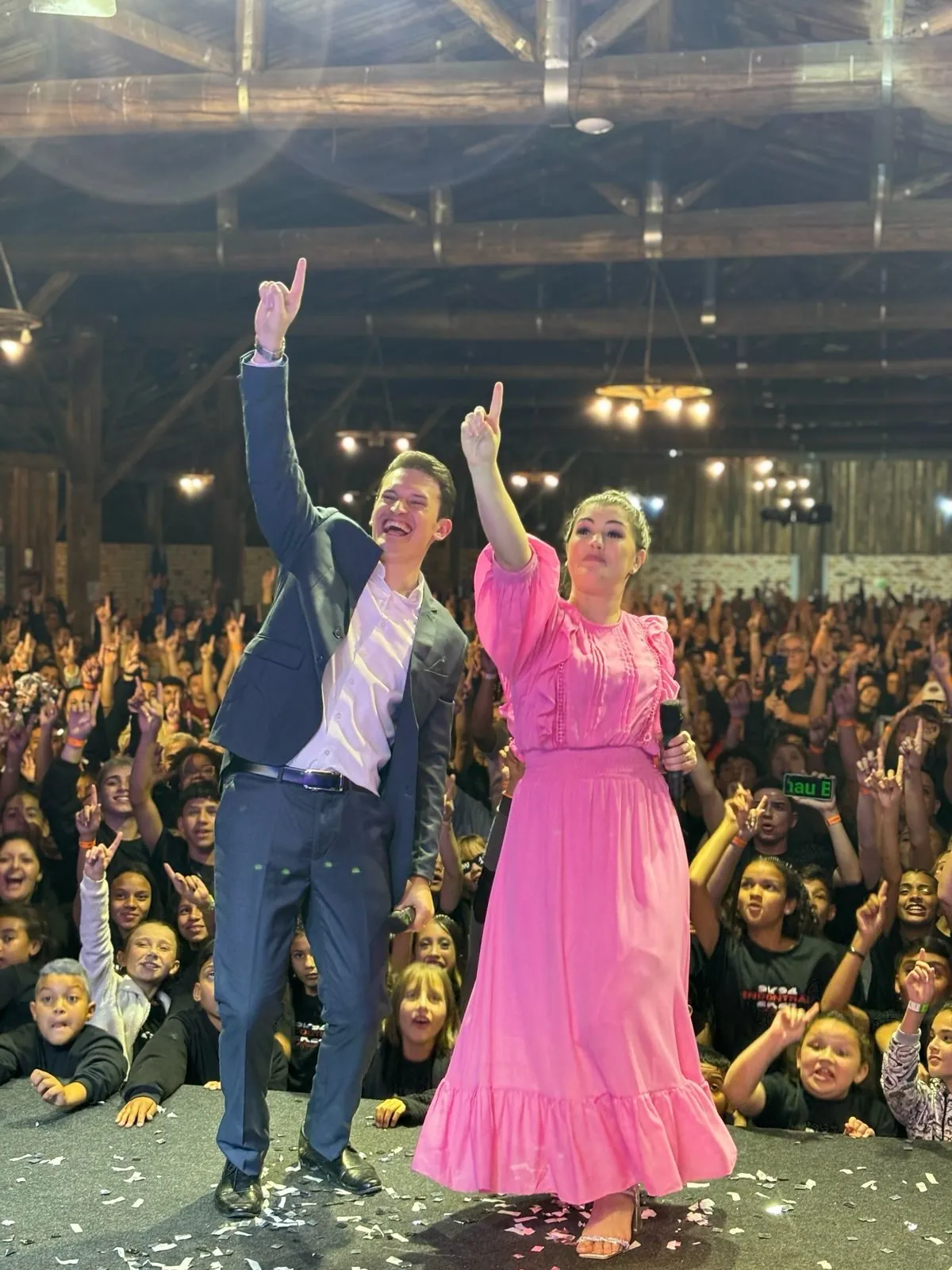 Nathan e Natly ministrando